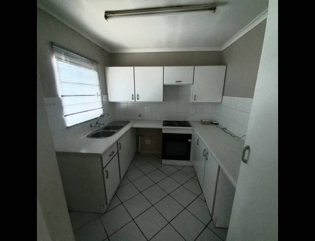 2 BEDROOM TOWNHOUSE RENTED IN MORELETA PARK